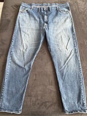 Wrangler Men's Straight Jeans in Light Blue Wash